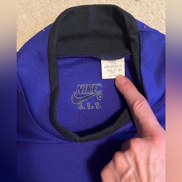 EUC Nike DriFit Size L - Picture 7 of 13